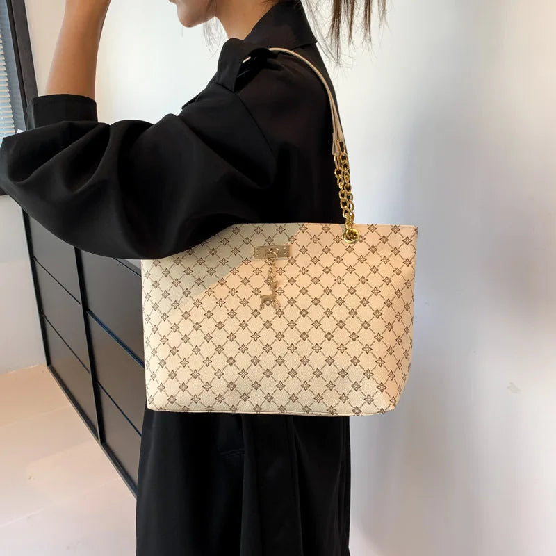 Elegance Tote - Luxury Chain Shoulder Bag